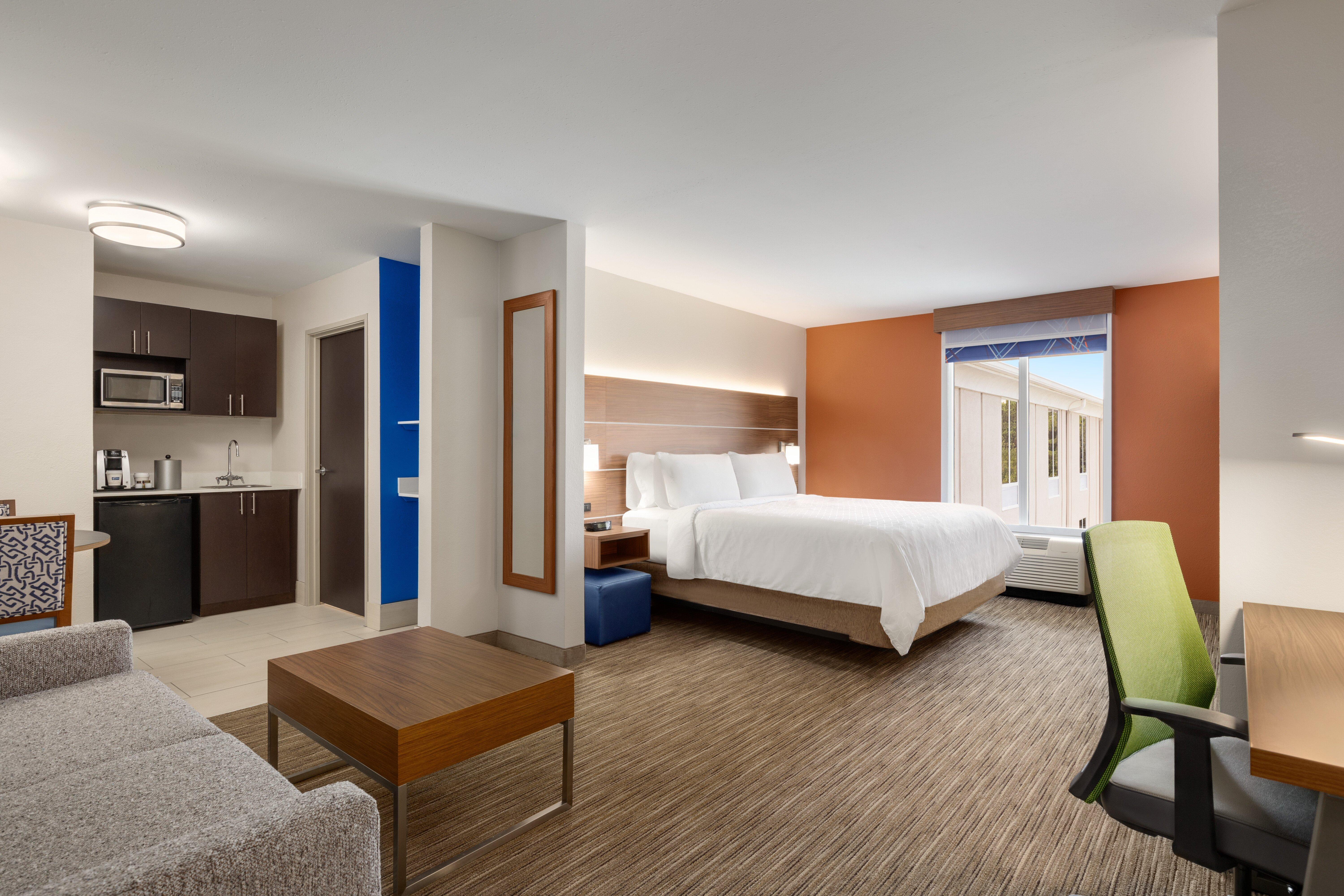 Holiday Inn Express Hotel & Suites Auburn - University Area By Ihg Exterior photo